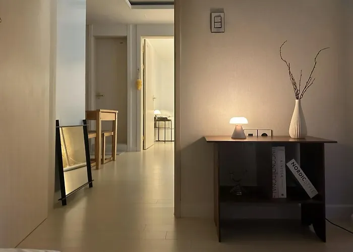 Apartment Long-stay Offer - Rafine House Modern Cozy In The Heart Of Line 2
