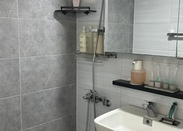 Apartment Long-stay Offer - Rafine House Modern Cozy In The Heart Of Line 2