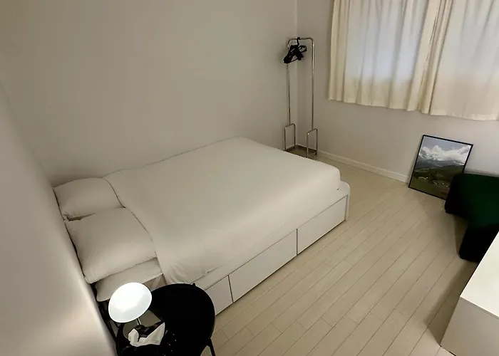 Long-stay Offer - Rafine House Modern Cozy In The Heart Of Line 2 Apartment *